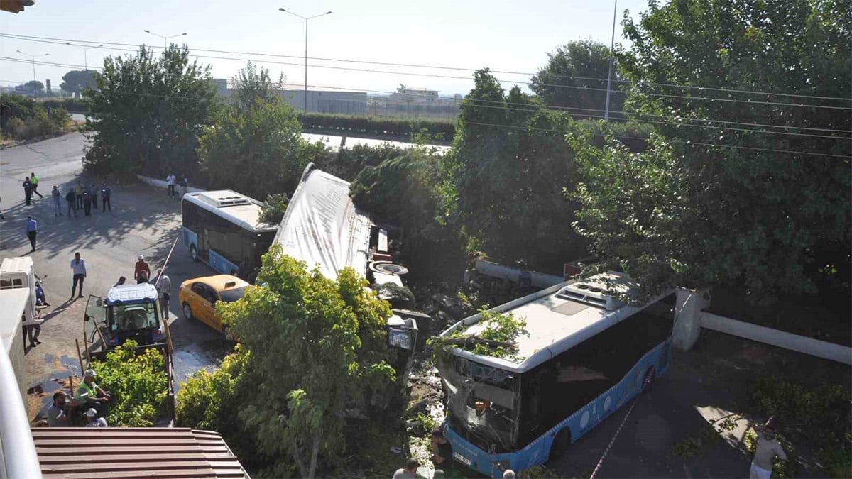 Manisa da tır ortalığı savaş alanına çevirdi: 1 ölü, 2 yaralı
